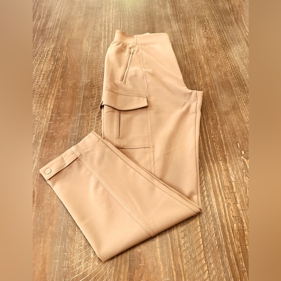 Athleta Endless Cargo Pant in Beige Size 8 - Picture 5 of 11